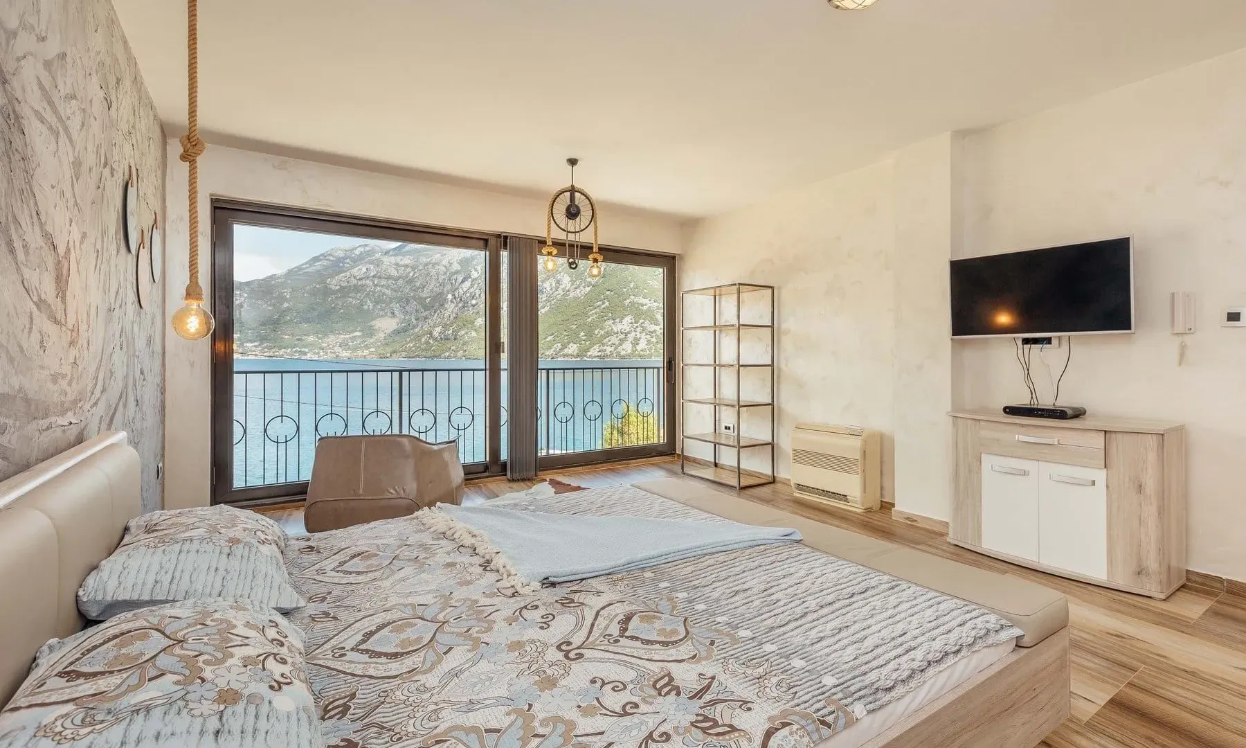 Prodaja, kuća, 300m², Kostanjica, Kotor