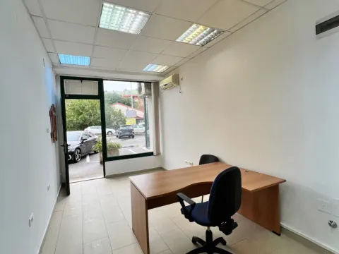 Izdavanje, poslovni prostor, 18m², Vezirov Most, Podgorica - image 2