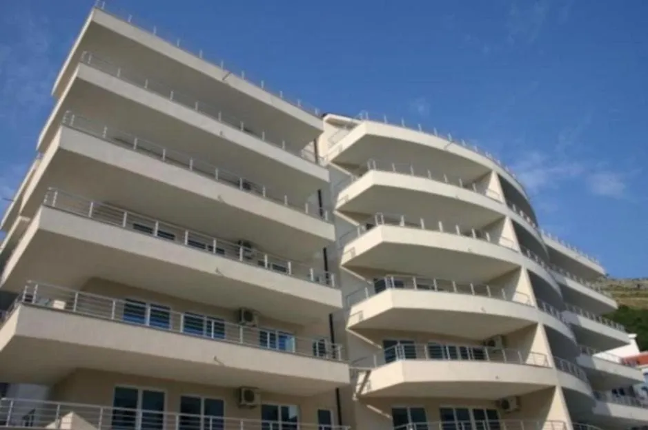 Rent, one bedroom apartment, 64m², Petrovac, Budva