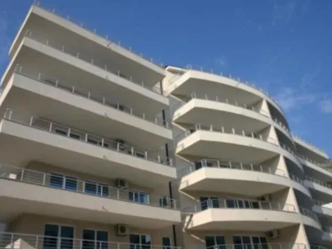 Rent, one bedroom apartment, 64m², Petrovac, Budva - image 3