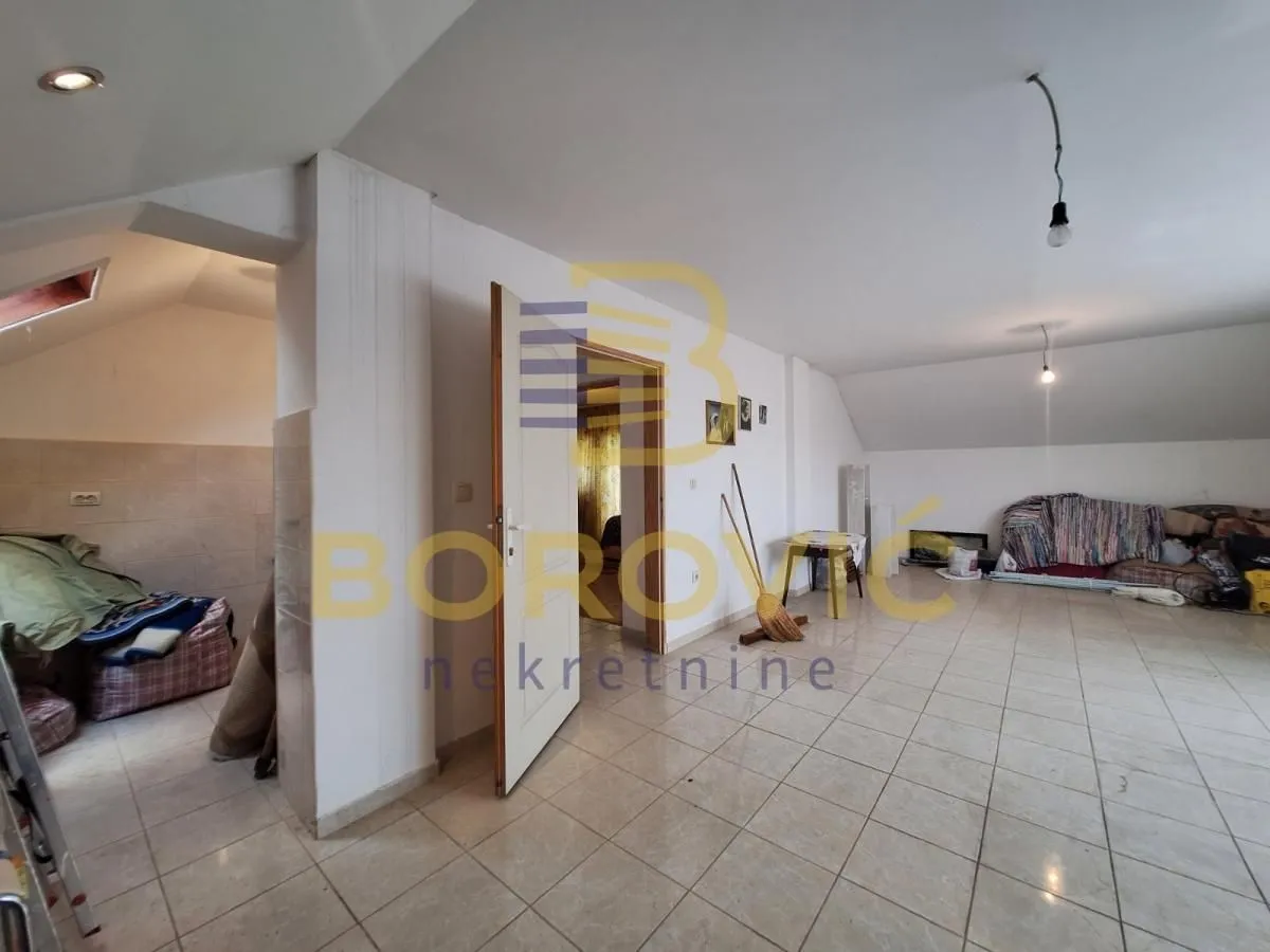 Prodaja, kuća, 202m², Surčin, Beograd