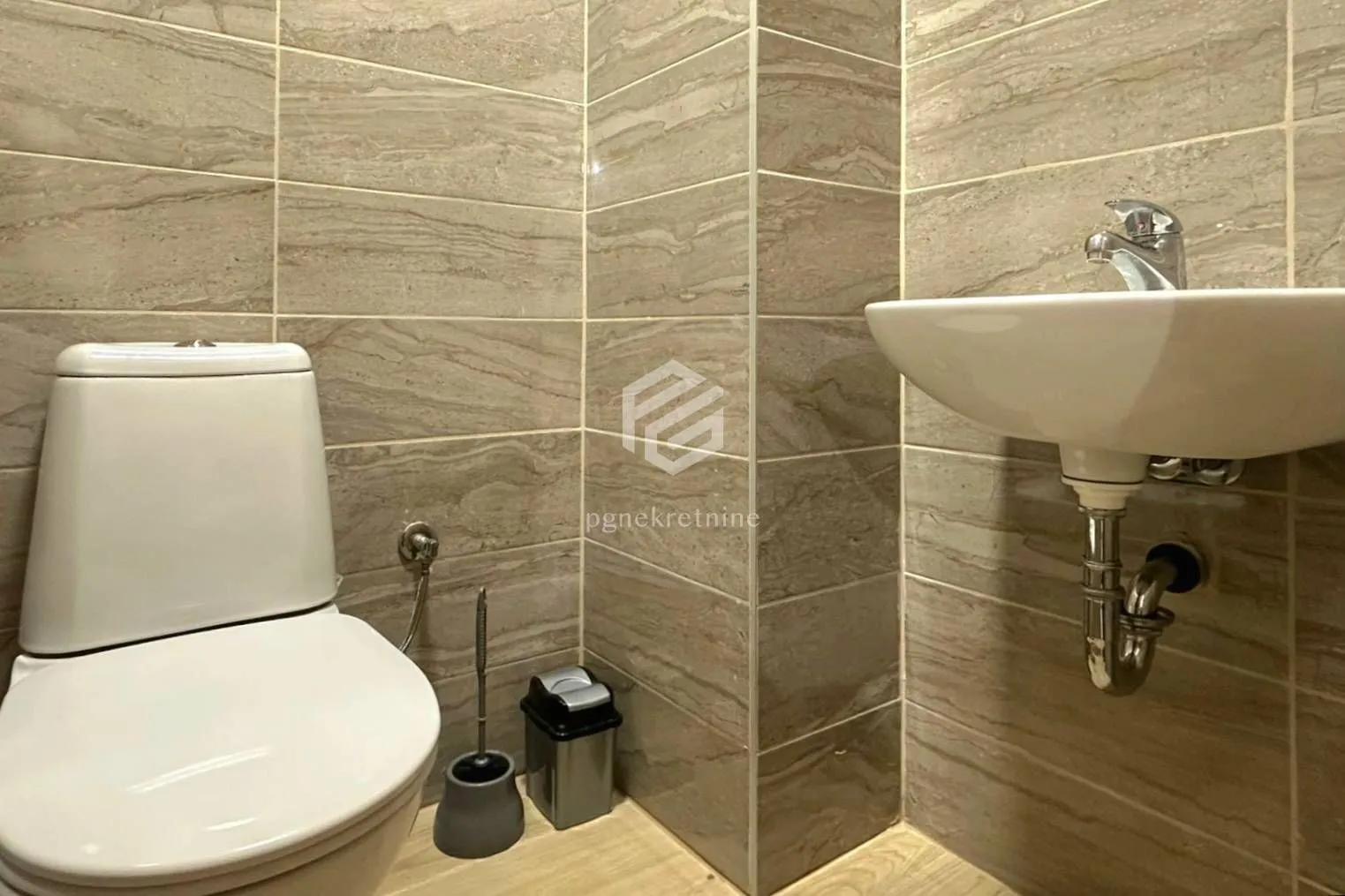 Izdavanje, dvosoban stan, 69m², Ljubović, Podgorica