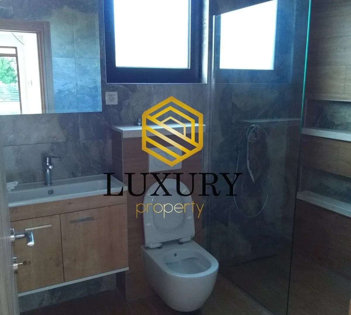 Izdavanje, kuća, 140m², Velje Brdo, Podgorica