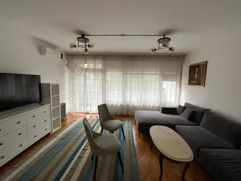 Izdavanje, trosoban stan, 120m², Centar, Podgorica - image 1