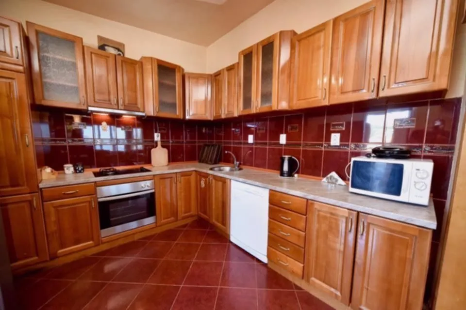 Rent, three bedroom apartment, 200m², Dobre Vode, Bar