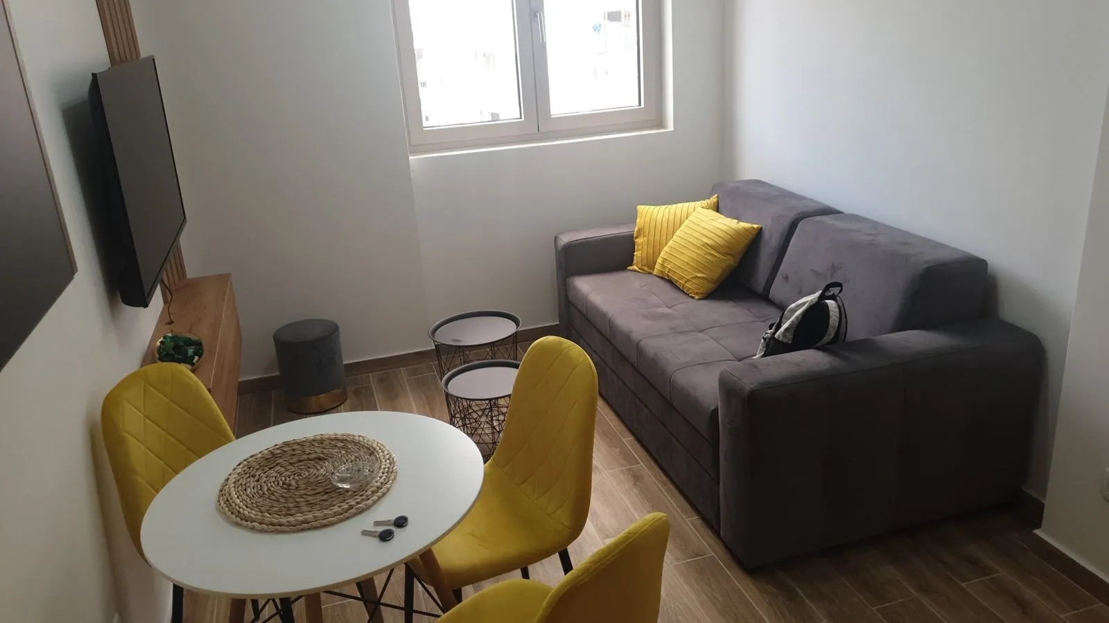Izdavanje, jednosoban stan, 28m², Budva, Crna Gora