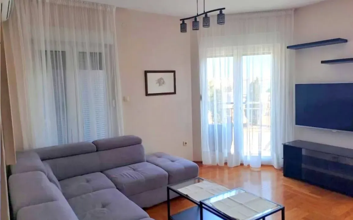 Izdavanje, dvosoban stan, 65m², Zabjelo, Podgorica