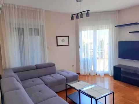 Izdavanje, dvosoban stan, 65m², Zabjelo, Podgorica
