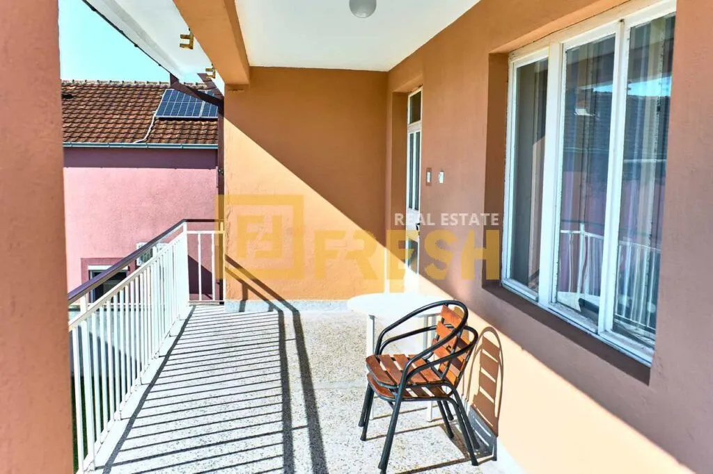 Izdavanje, dvosoban stan, 90m², Tološi, Podgorica