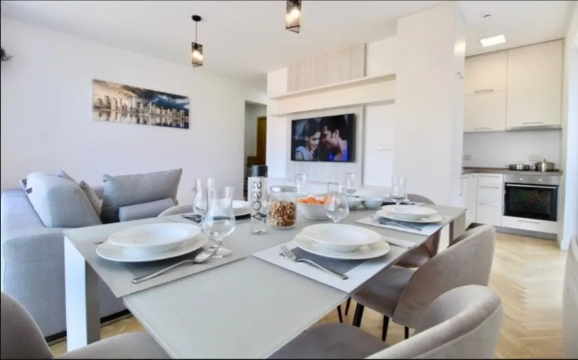 Sale, two bedroom apartment, 78m², Dobrota, Kotor