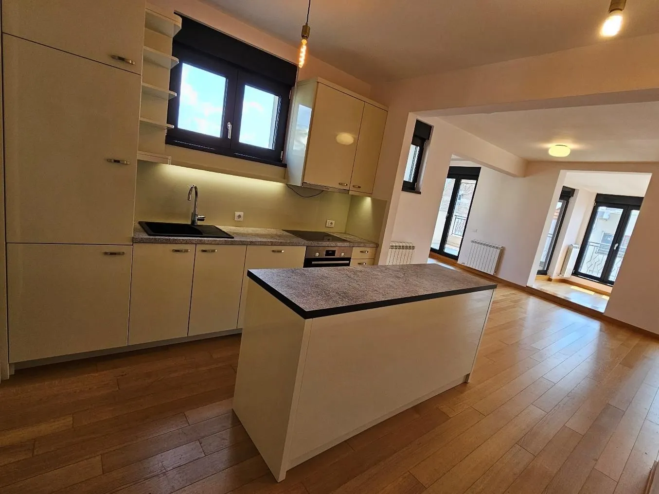 Rent, apartment, 136m², Kalenić Pijaca, Vračar Sve Podlokacije
