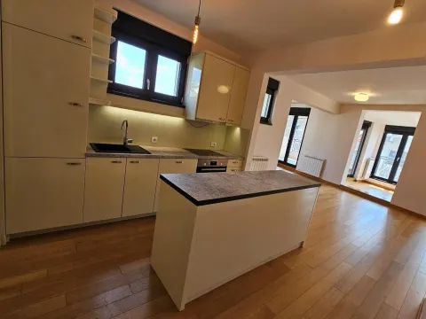 Izdavanje, stan, 136m², Kalenić Pijaca, Vračar Sve Podlokacije - image 4