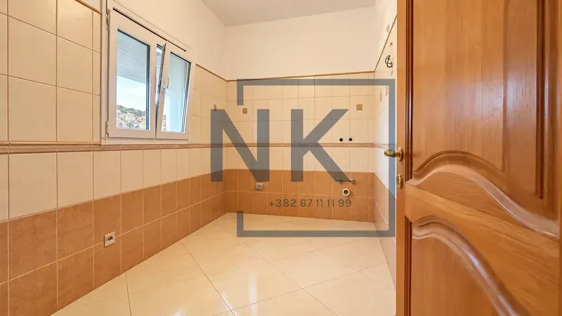 Izdavanje, četvorosoban stan, 139m², Dalmatinska ulica, Podgorica