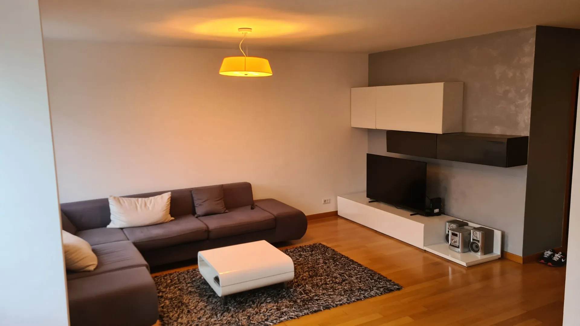 Rent, three bedroom apartment, 82m², Vračar Sve Podlokacije, Beograd