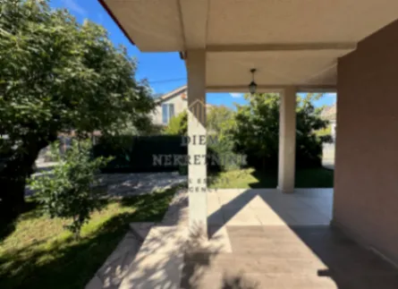 Izdavanje, kuća, 200m², Tološi, Podgorica - image 12