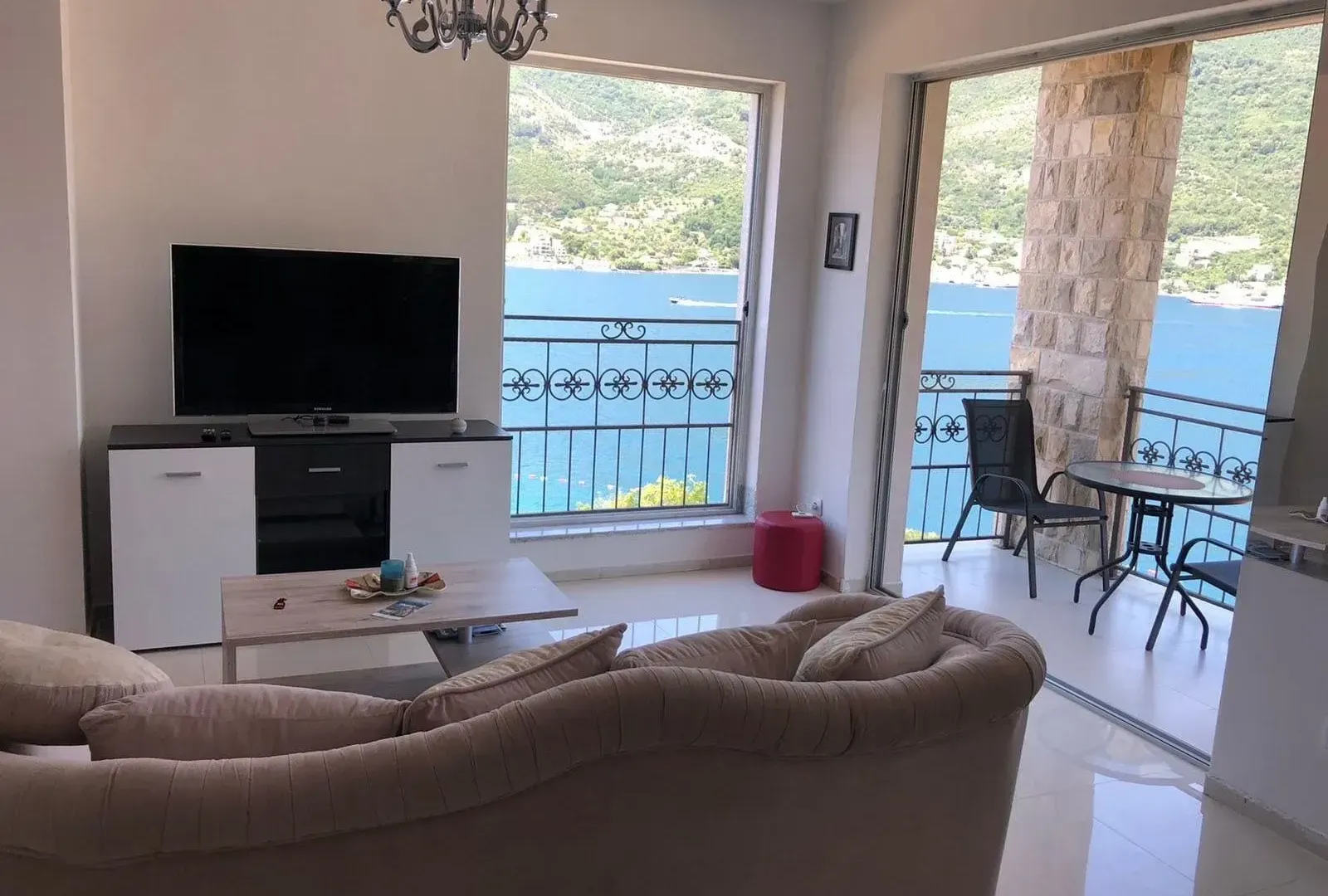 Izdavanje, stan, 87m², Tivat, Crna Gora