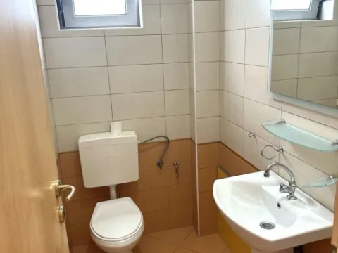 Izdavanje, dvosoban stan, 60m², Centar, Podgorica - image 8