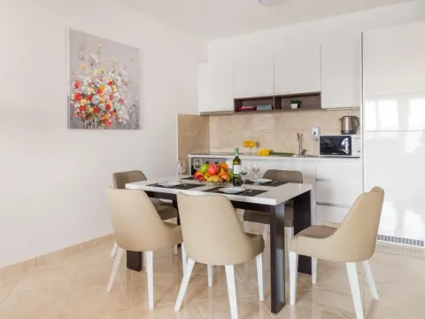 Prodaja, trosoban stan, 107m², Bečići, Budva - image 3