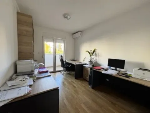 Prodaja, jednosoban stan, 45m², Stari Aerodrom, Podgorica - image 11