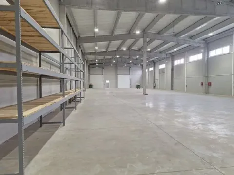 Izdavanje, poslovni prostor, 1700m², Zemun Sve Podlokacije, Beograd - image 2