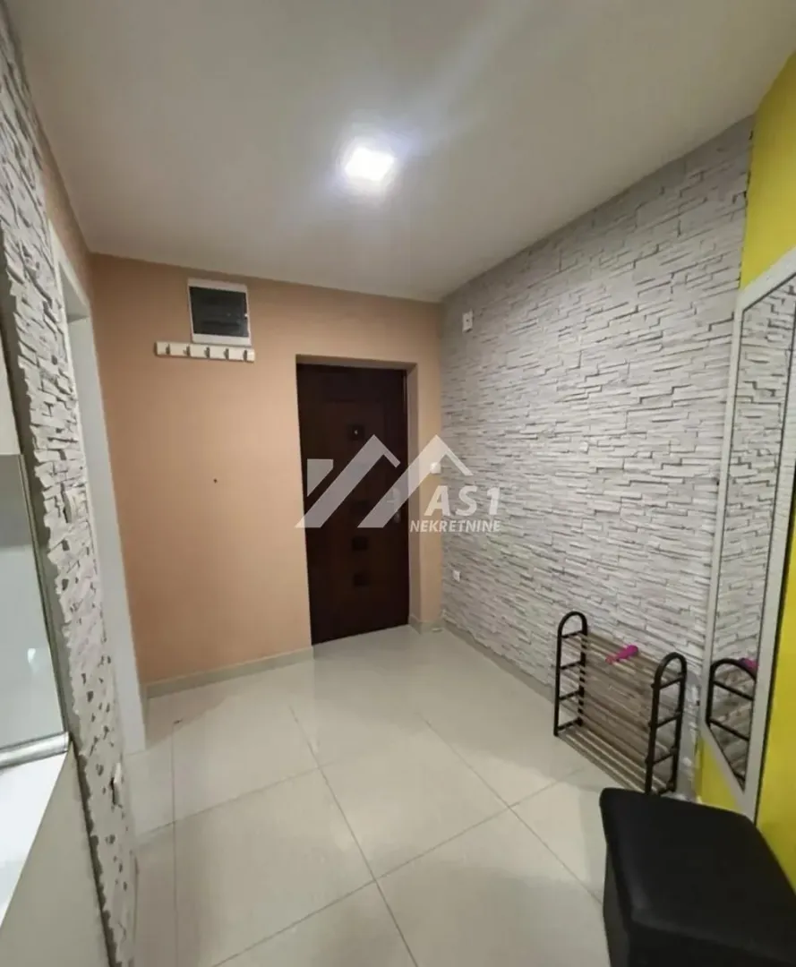 Izdavanje, jednosoban stan, 41m², Petrovaradin, Novi Sad
