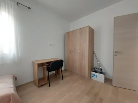 Izdavanje, dvosoban stan, 85m², Dobrota, Kotor - image 10