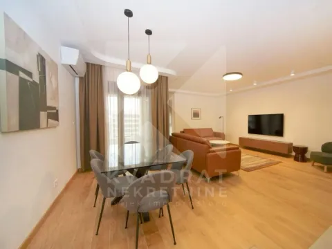 Izdavanje, trosoban stan, 104m², City Kvart, Podgorica - image 1