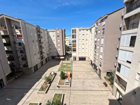Rent, two bedroom apartment, 72m², Blok 9, Podgorica - image 16
