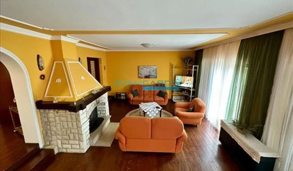 Izdavanje, stan, 250m², Sopot, Beograd