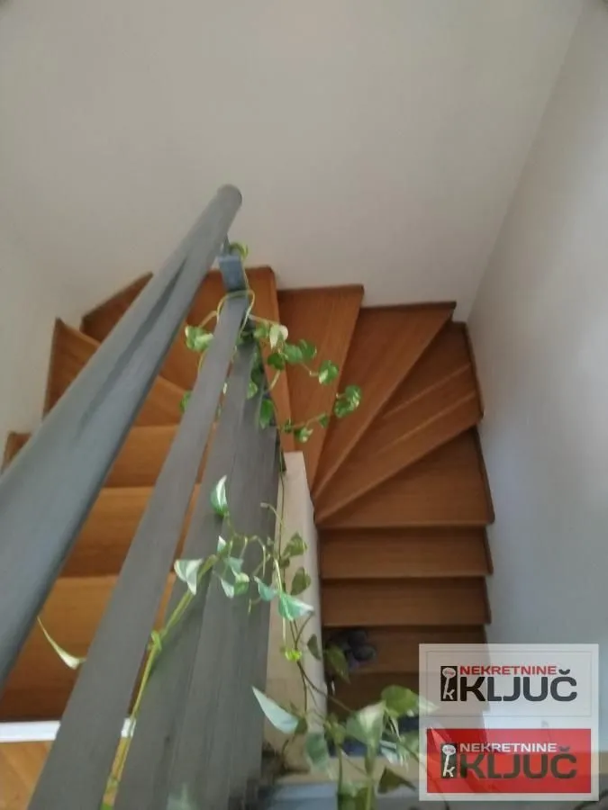 Prodaja, četvorosoban stan, 148m², Centar, Novi Sad