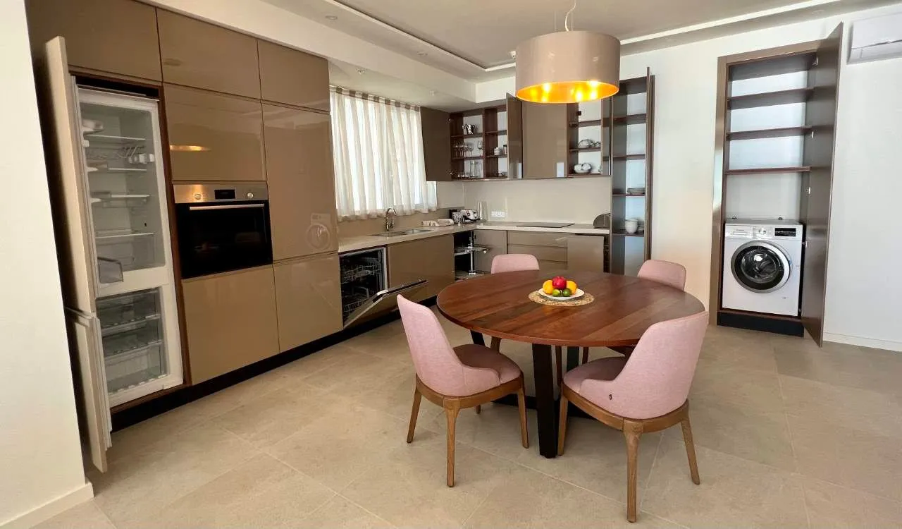 Prodaja, dvosoban stan, 107m², Rafailovići, Budva