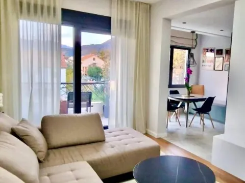 Izdavanje, dvosoban stan, 70m², Tivat, Crna Gora - image 6