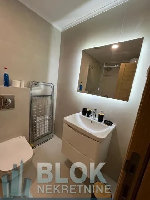 Izdavanje, jednosoban stan, 75m², New City, Podgorica
