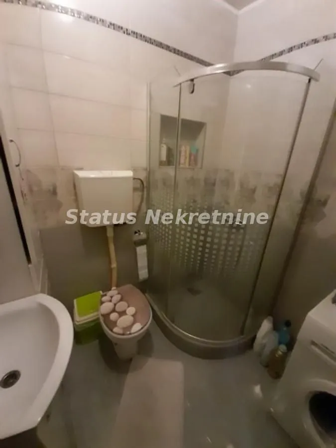 Izdavanje, trosoban stan, 78m², Avijatičarsko naselje, Novi Sad Sve Podlokacije