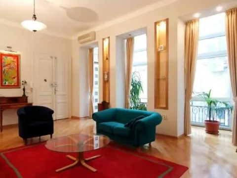 Izdavanje, stan, 160m², Stari Grad, Beograd