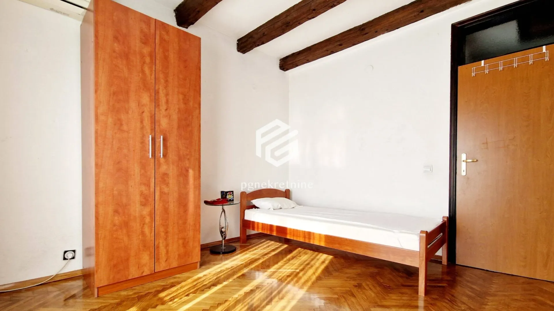 Izdavanje, kuća, 250m², Stari Aerodrom, Podgorica