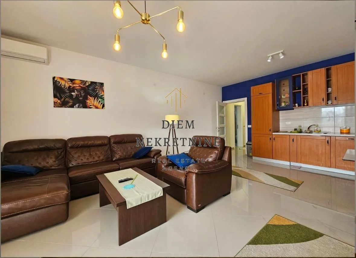 Prodaja, dvosoban stan, 78m², Šušanj, Bar