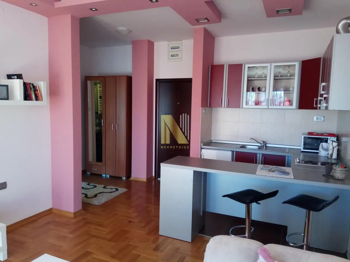 Izdavanje, jednosoban stan, 46m², Centar, Novi Sad