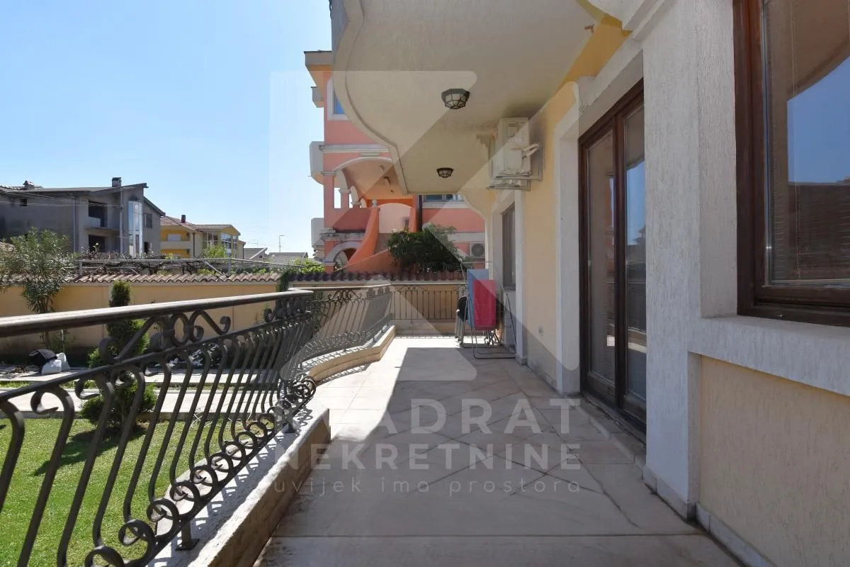 Izdavanje, četvorosoban stan, 150m², Stari Aerodrom, Podgorica
