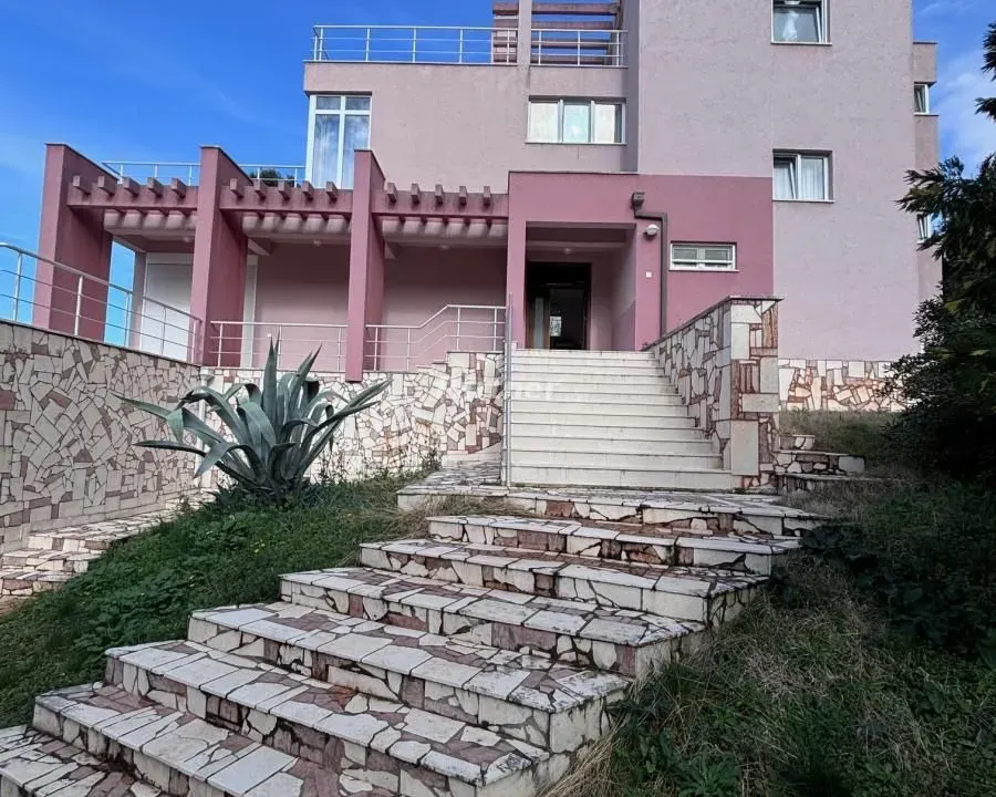 Prodaja, kuća, 450m², Utjeha, Bar