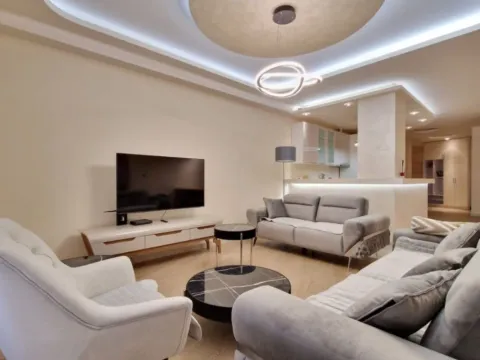 Sale, two bedroom apartment, 104m², Bulevar, Budva - image 2