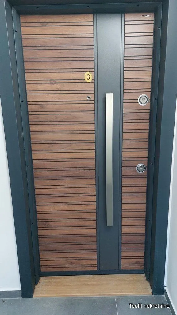Prodaja, trosoban stan, 78m², Petrovaradin, Novi Sad