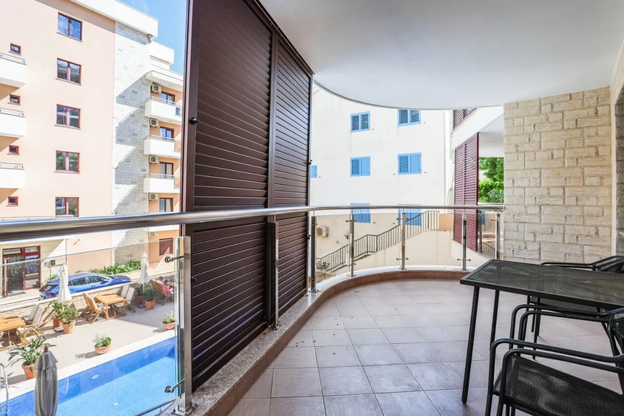 Rent, one bedroom apartment, 67m², Bečići, Budva