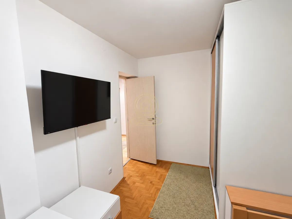 Prodaja, trosoban stan, 71m², Novo naselje, Novi Sad