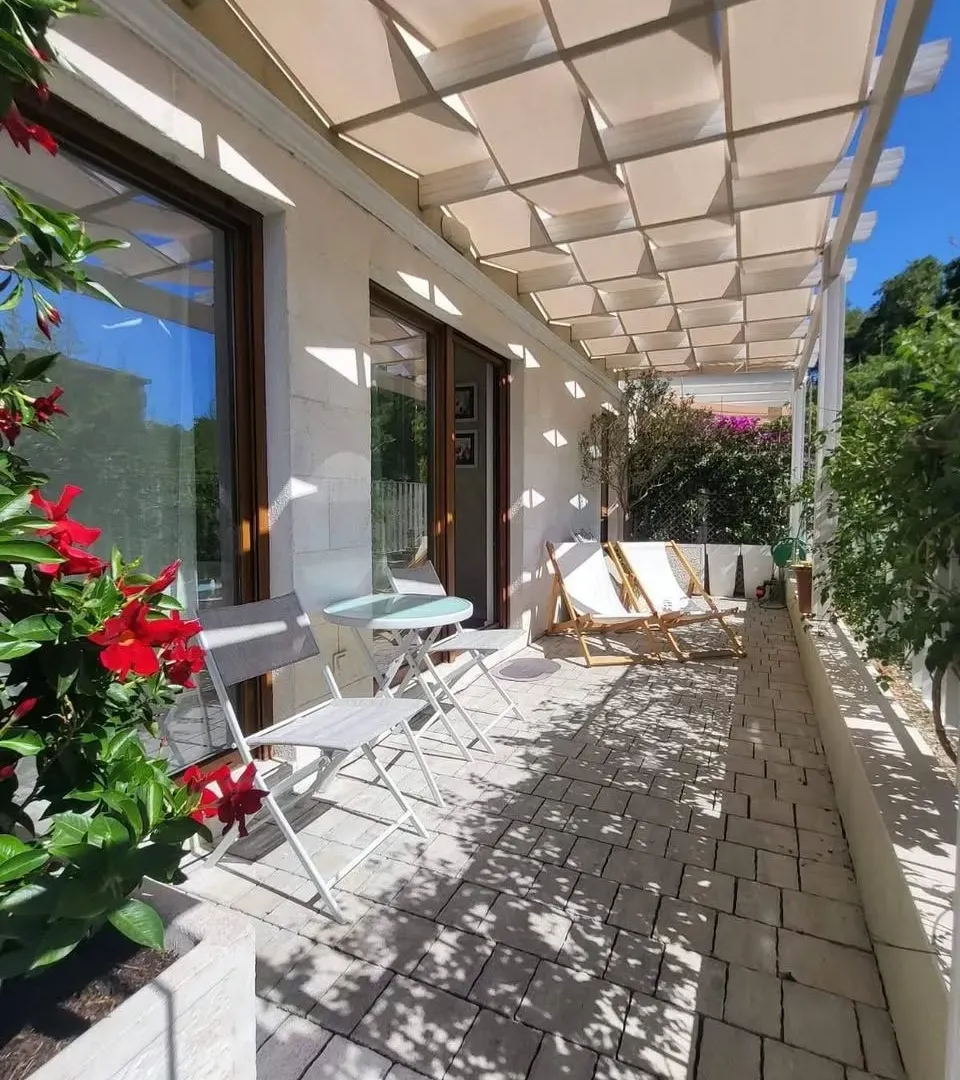 Izdavanje, dvosoban stan, 70m², Tivat, Crna Gora