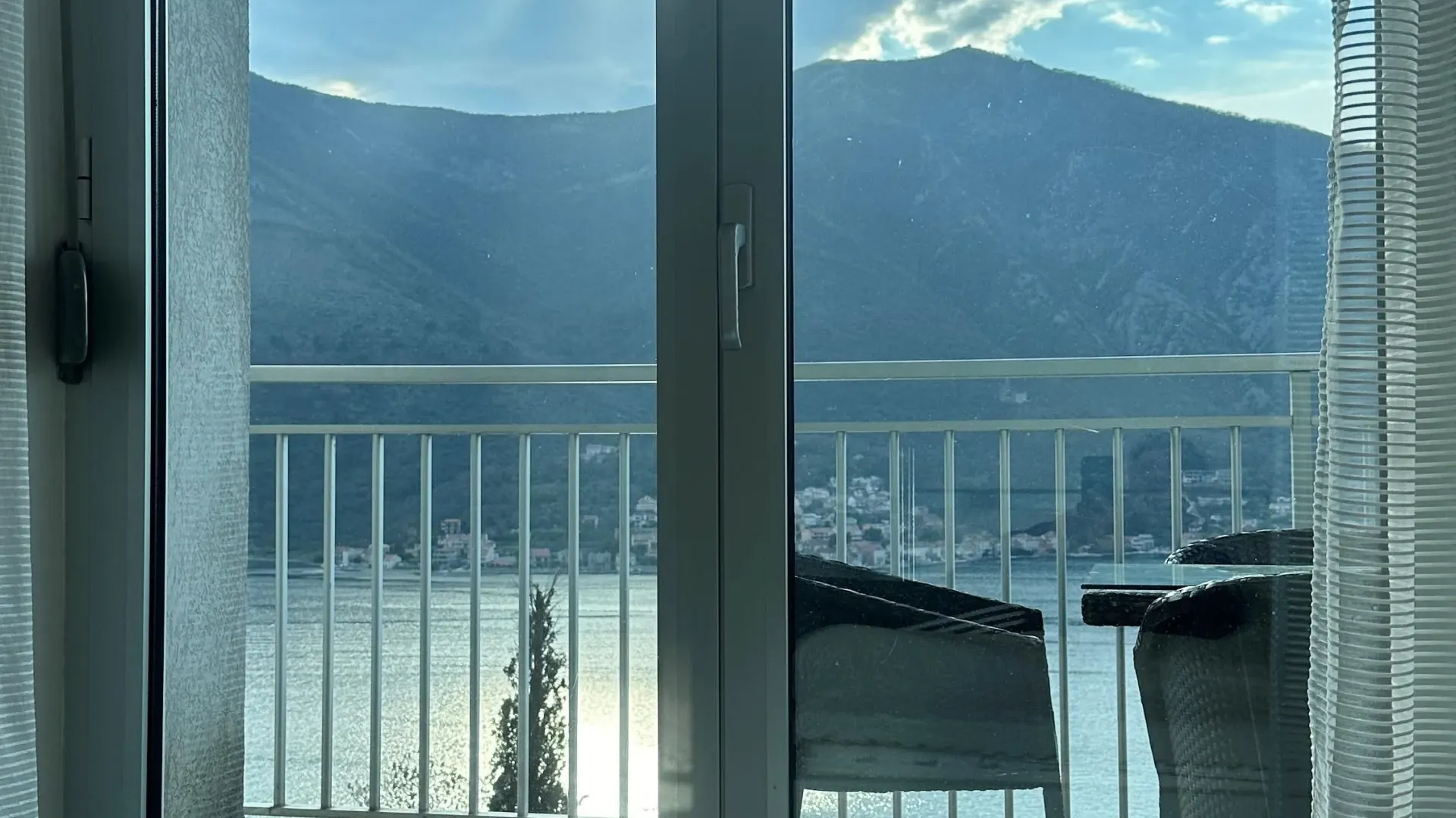 Rent, two bedroom apartment, 75m², Dobrota, Kotor