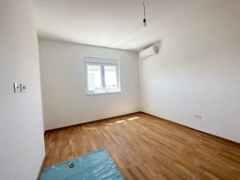 Prodaja, trosoban stan, 106m², Stari Aerodrom, Podgorica - image 4