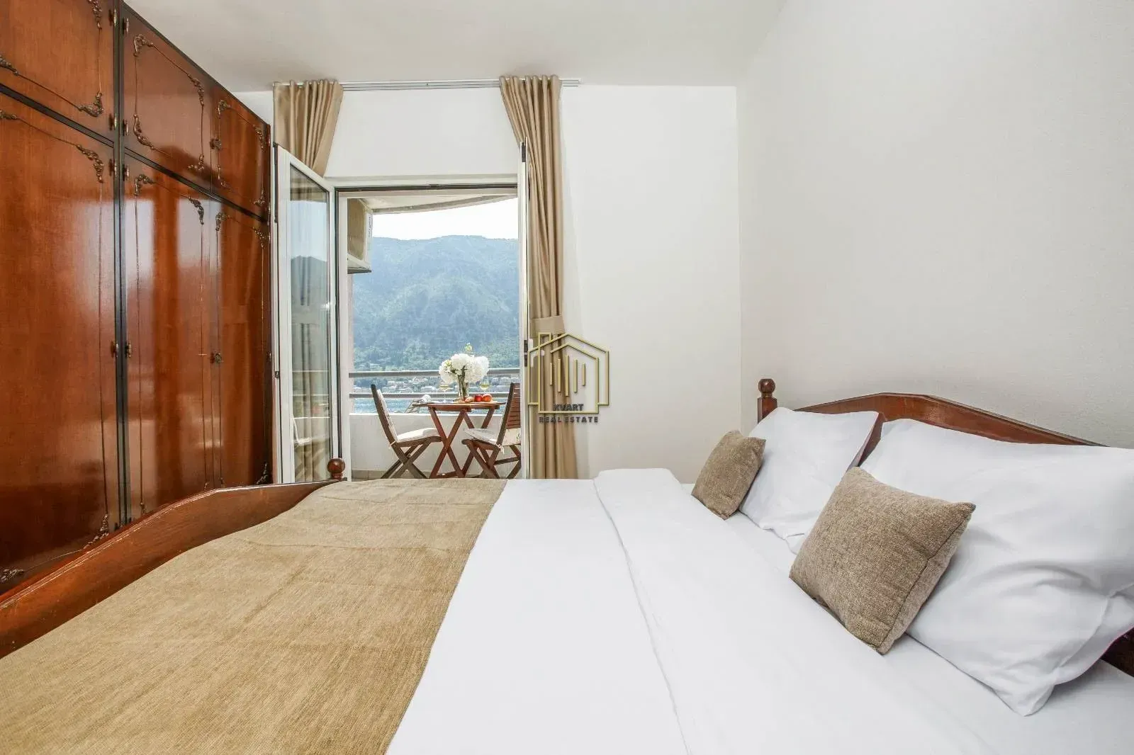 Izdavanje, dvosoban stan, 70m², Dobrota, Kotor
