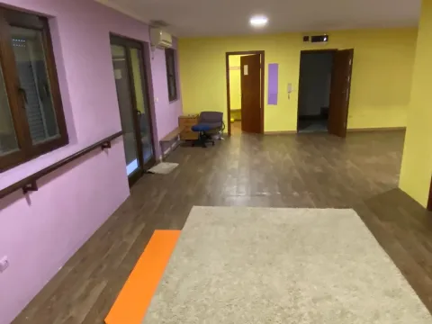 Izdavanje, poslovni prostor, 70m², Pejton, Podgorica - image 8