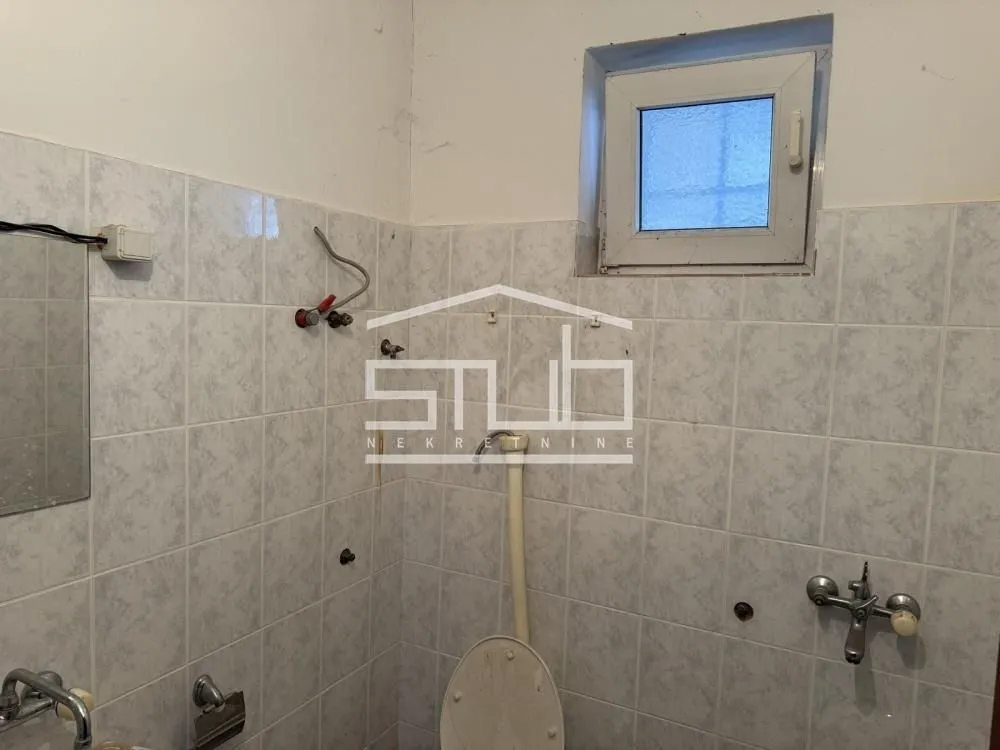 Izdavanje, poslovni prostor, 120m², Kneževac, Beograd